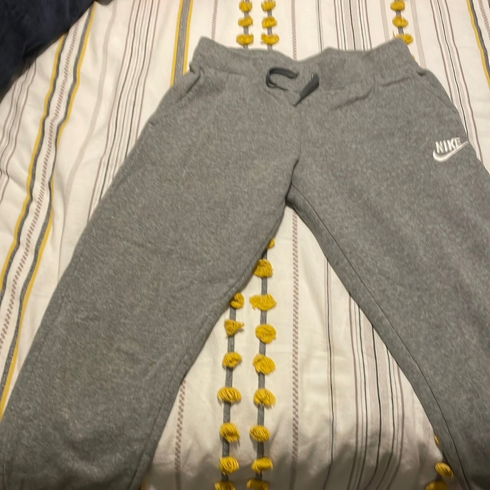 Kids Nike sweats Lg.